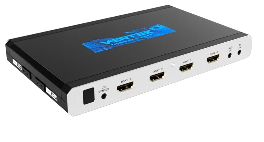 HDfury Vertex 2 HDMI-switcher schuin op een witte achtergrond, met de IR-sensor en de vier HDMI-ingangen langs de voorrand