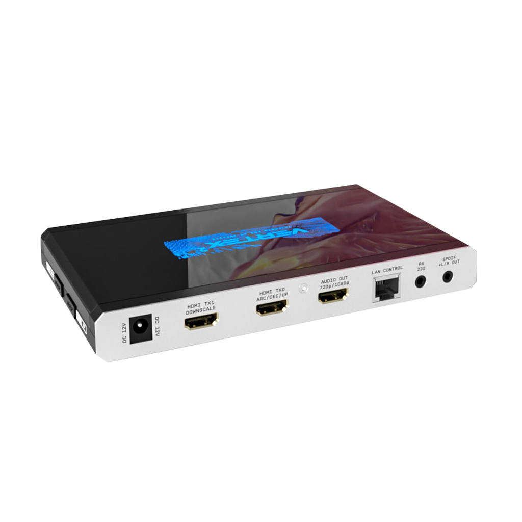 Close-up van de uitgangen van de HDfury Vertex 2: 12V DC, HDMI TX1 downscale, HDMI TX0 met ARC, CEC en upscale, de aparte HDMI-uitgang van de audio-extractor, LAN-bediening, RS232 en optisch S/PDIF